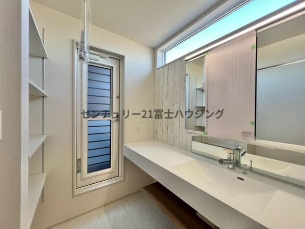 �_�ސ쌧����s�H��5���ڂ̐V�z��ˌ��Ă̐��ʑ�E���ʏ�