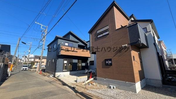 �_�ސ쌧����s�H��5���ڂ̐V�z��ˌ��Ă̑O�ʓ��H�܂ތ��n�ʐ^