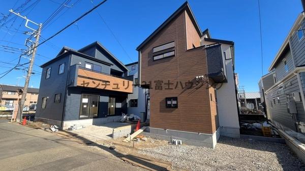 �_�ސ쌧����s�H��5���ڂ̐V�z��ˌ��Ă̑O�ʓ��H�܂ތ��n�ʐ^