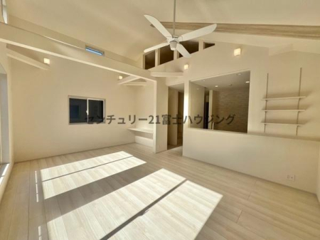 �_�ސ쌧����s�H��5���ڂ̐V�z��ˌ��Ẵ��r���O