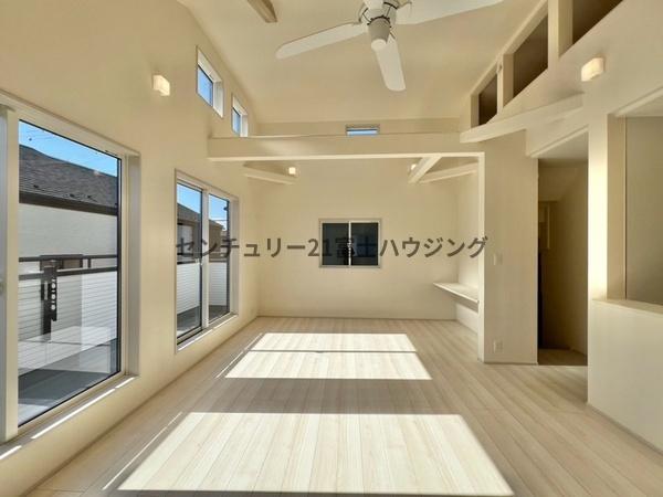 �_�ސ쌧����s�H��5���ڂ̐V�z��ˌ��Ẵ��r���O