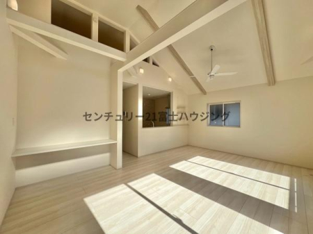 �_�ސ쌧����s�H��5���ڂ̐V�z��ˌ��Ẵ��r���O