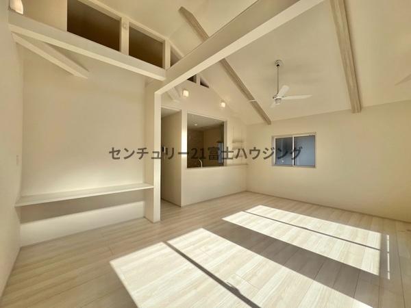 �_�ސ쌧����s�H��5���ڂ̐V�z��ˌ��Ẵ��r���O