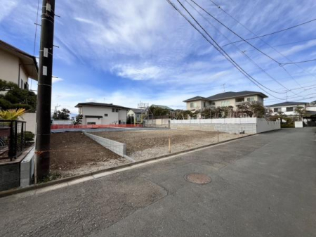 �_�ސ쌧����s�А��R5���ڂ̐V�z��ˌ��Ă̑O�ʓ��H�܂ތ��n�ʐ^