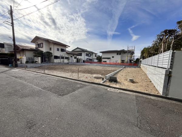 �_�ސ쌧����s�А��R5���ڂ̐V�z��ˌ��Ă̑O�ʓ��H�܂ތ��n�ʐ^