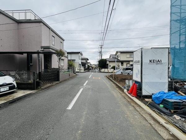 �_�ސ쌧������s���c4���ڂ̐V�z��ˌ��Ă̑O�ʓ��H�܂ތ��n�ʐ^