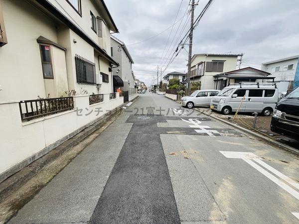 �_�ސ쌧������s���c4���ڂ̐V�z��ˌ��Ă̑O�ʓ��H�܂ތ��n�ʐ^