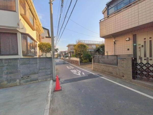 �_�ސ쌧����s�����C��3���ڂ̐V�z��ˌ��Ă̑O�ʓ��H�܂ތ��n�ʐ^