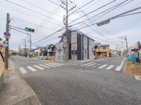 �_�ސ쌧������s����4���ڂ̐V�z��ˌ��Ă̑O�ʓ��H�܂ތ��n�ʐ^