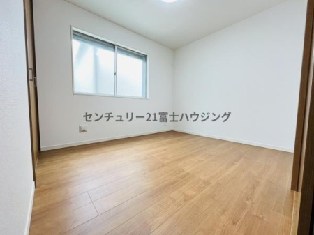 �_�ސ쌧������s����4���ڂ̐V�z��ˌ��Ă̎q������