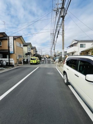 �_�ސ쌧������s����4���ڂ̐V�z��ˌ��Ă̑O�ʓ��H�܂ތ��n�ʐ^