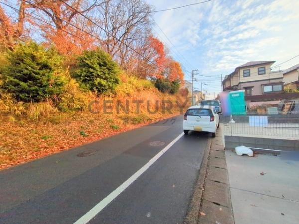 �_�ސ쌧����s�V�_��3���ڂ̐V�z��ˌ��Ă̑O�ʓ��H�܂ތ��n�ʐ^