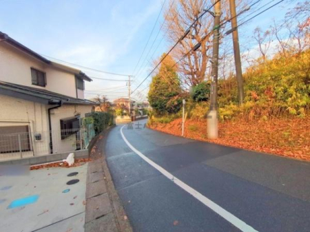 �_�ސ쌧����s�V�_��3���ڂ̐V�z��ˌ��Ă̑O�ʓ��H�܂ތ��n�ʐ^