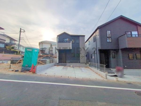 �_�ސ쌧����s�V�_��3���ڂ̐V�z��ˌ��Ă̑O�ʓ��H�܂ތ��n�ʐ^