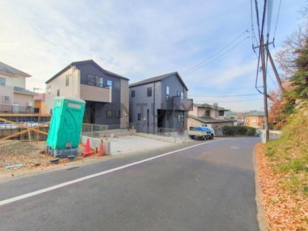 �_�ސ쌧����s�V�_��3���ڂ̐V�z��ˌ��Ă̑O�ʓ��H�܂ތ��n�ʐ^