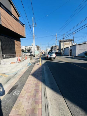 �_�ސ쌧������s�ᏼ���̐V�z��ˌ��Ă̑O�ʓ��H�܂ތ��n�ʐ^