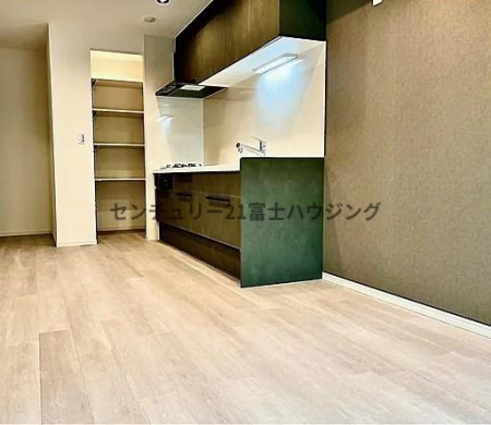 �_�ސ쌧������s���Z���̒��Ã}���V�����̃��r���O