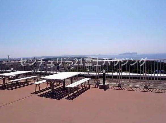 �_�ސ쌧������s�΂��l�̒��Ã}���V�����̏Z�˂���̒��]�ʐ^