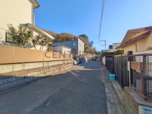 �_�ސ쌧����s�А��R5���ڂ̐V�z��ˌ��Ă̑O�ʓ��H�܂ތ��n�ʐ^