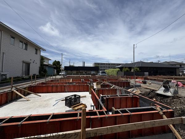 �_�ސ쌧����s�ΐ�1���ڂ̐V�z��ˌ��Ă̏Z�˂���̒��]�ʐ^