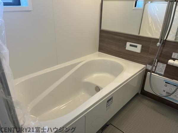 �_�ސ쌧����s�H��5���ڂ̐V�z��ˌ��Ă̗���