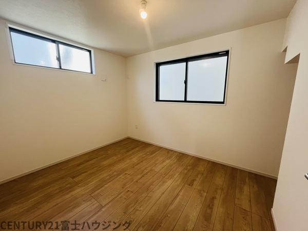 �_�ސ쌧����s�H��5���ڂ̐V�z��ˌ��Ă̗m��