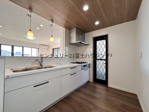 �_�ސ쌧����s�ΐ�1���ڂ̒��È�ˌ��ẴL�b�`��