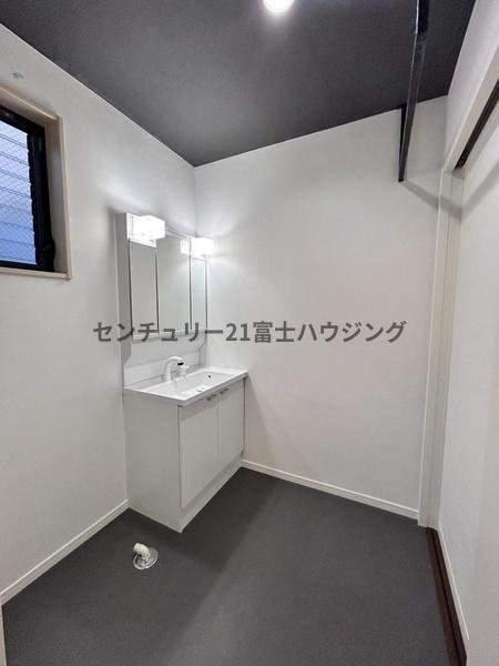 �_�ސ쌧����s�ΐ�1���ڂ̒��È�ˌ��Ă̐��ʑ�E���ʏ�