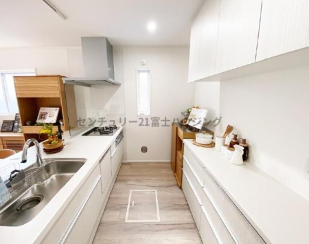 �_�ސ쌧������s����3���ڂ̐V�z��ˌ��ẴL�b�`��