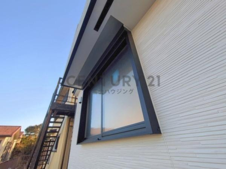 �_�ސ쌧����s�ғ�1���ڂ̐V�z��ˌ��Ă̑O�ʓ��H�܂ތ��n�ʐ^