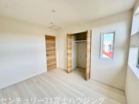 �_�ސ쌧����s���̐V�z��ˌ��Ă̐Q��