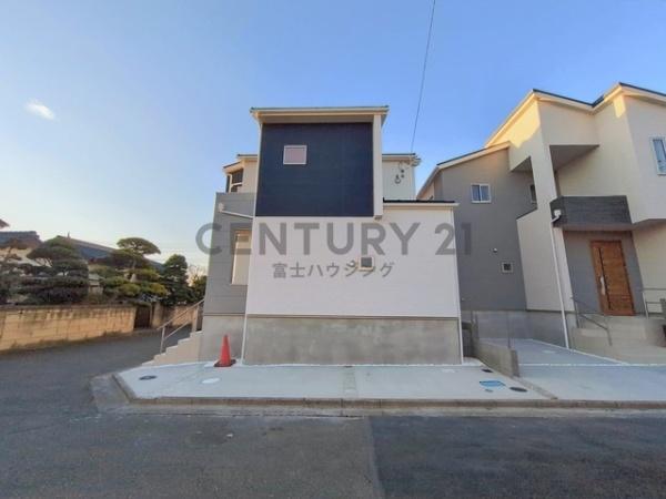 �_�ސ쌧����s���̐V�z��ˌ��Ă̑O�ʓ��H�܂ތ��n�ʐ^