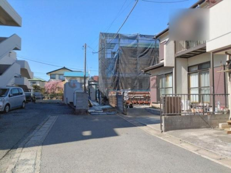 �_�ސ쌧������s��̐V�z��ˌ��Ă̑O�ʓ��H�܂ތ��n�ʐ^