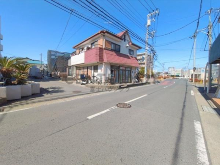 �_�ސ쌧������s��̐V�z��ˌ��Ă̑O�ʓ��H�܂ތ��n�ʐ^