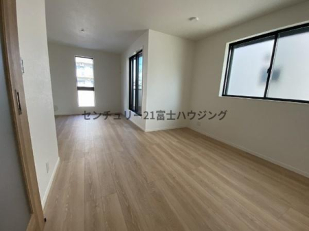 �_�ސ쌧����s�Ó��4���ڂ̐V�z��ˌ��Ẵ��r���O