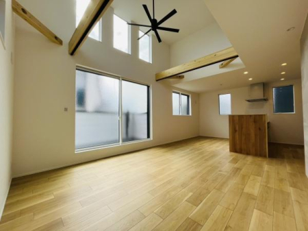 �_�ސ쌧������s����1���ڂ̐V�z��ˌ��Ẵ��r���O