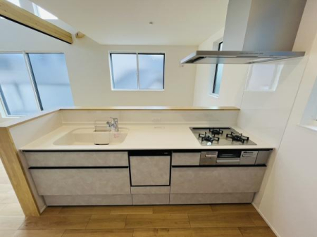 �_�ސ쌧������s����1���ڂ̐V�z��ˌ��ẴL�b�`��