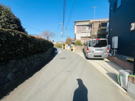 �_�ސ쌧����s���q�̒��È�ˌ��Ă̑O�ʓ��H�܂ތ��n�ʐ^