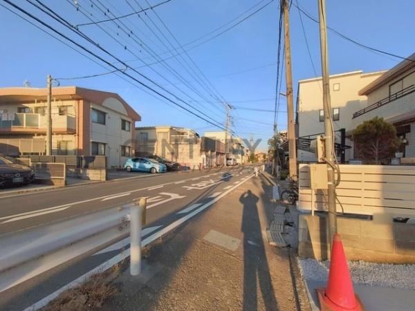 �_�ސ쌧����s�����C��3���ڂ̐V�z��ˌ��Ă̑O�ʓ��H�܂ތ��n�ʐ^