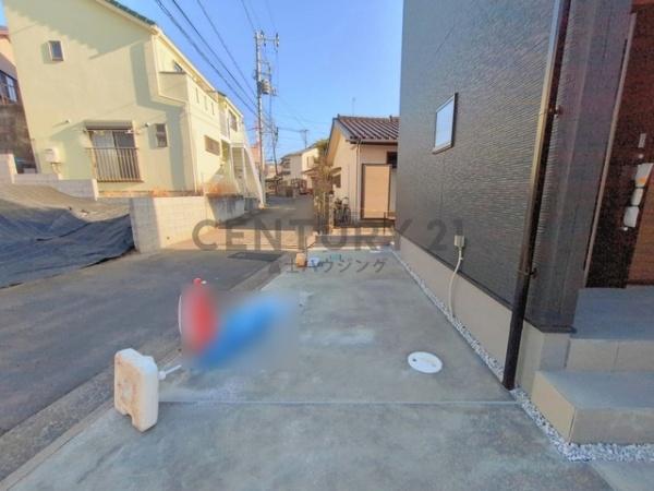 �_�ސ쌧����s����̐V�z��ˌ��Ă̑O�ʓ��H�܂ތ��n�ʐ^