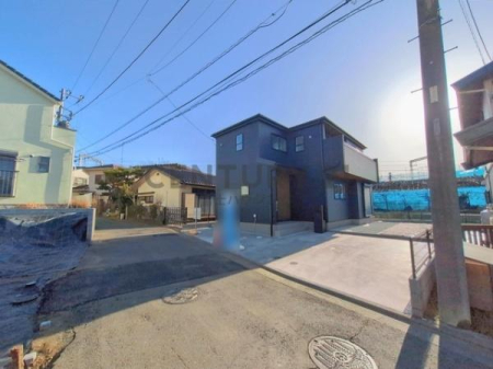 �_�ސ쌧����s����̐V�z��ˌ��Ă̑O�ʓ��H�܂ތ��n�ʐ^