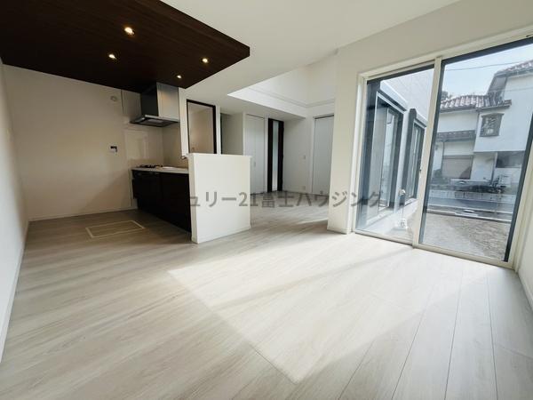 �_�ސ쌧������s��̐V�z��ˌ��Ẵ��r���O