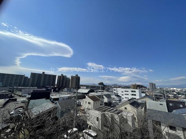 �_�ސ쌧������s���h�̒��Ã}���V�����̏Z�˂���̒��]�ʐ^