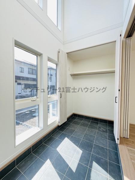 �_�ސ쌧������s��̐V�z��ˌ��Ă̎��[