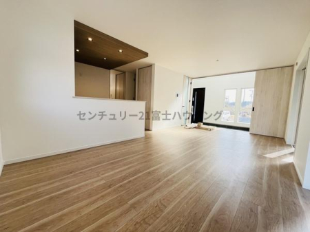 �_�ސ쌧������s��̐V�z��ˌ��Ẵ��r���O