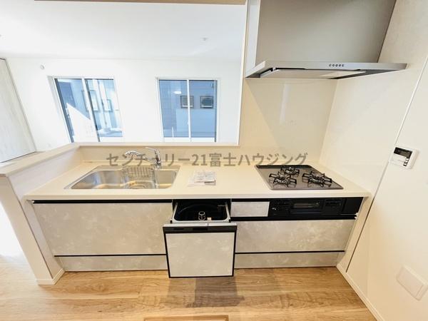 �_�ސ쌧������s��̐V�z��ˌ��ẴL�b�`��