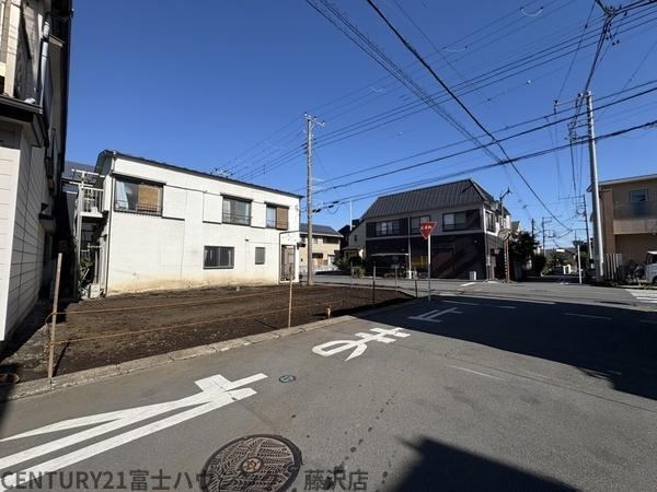 �_�ސ쌧����s�P�s2���ڂ̐V�z��ˌ��Ă̑O�ʓ��H�܂ތ��n�ʐ^