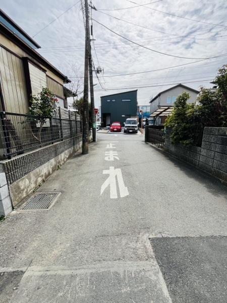 �_�ސ쌧������s����2���ڂ̐V�z��ˌ��Ă̑O�ʓ��H�܂ތ��n�ʐ^