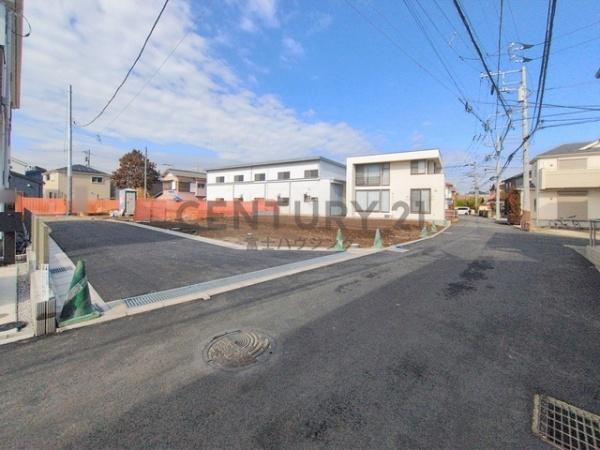 �_�ސ쌧������s�~��2���ڂ̐V�z��ˌ��Ă̑O�ʓ��H�܂ތ��n�ʐ^