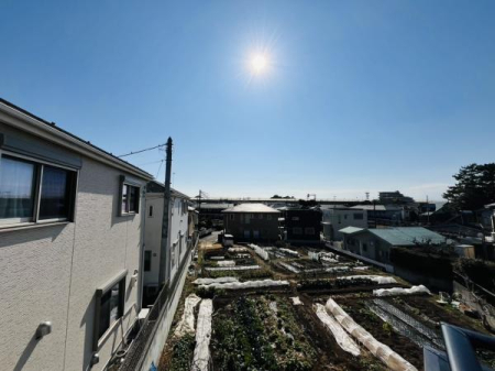 �_�ސ쌧������s�ԉH���̐V�z��ˌ��Ă̏Z�˂���̒��]�ʐ^